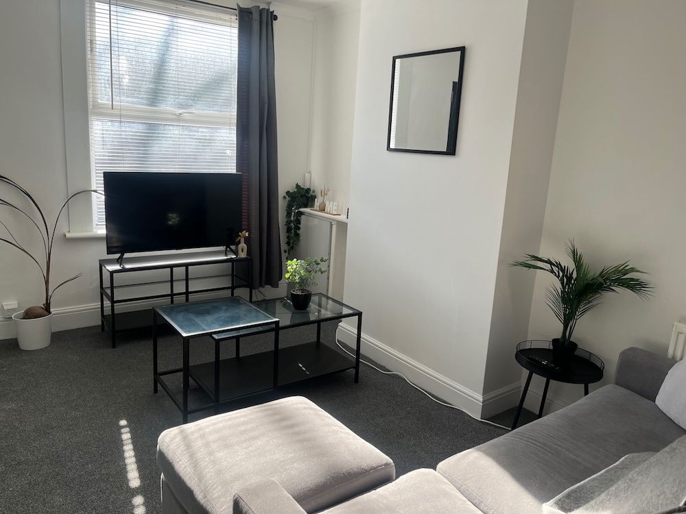 2bed Sleeps 3 - Central, Near Train Station, Wifi House 3