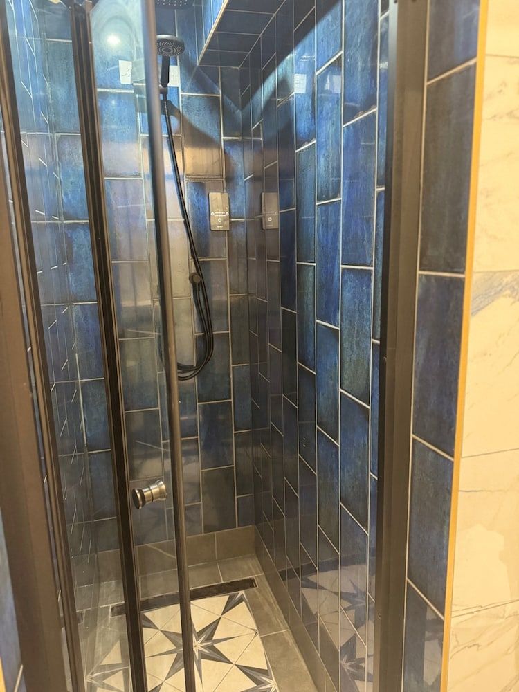 Gloucester - Apartment - Sleeps 2 - Parking - 97ws Apartment 11