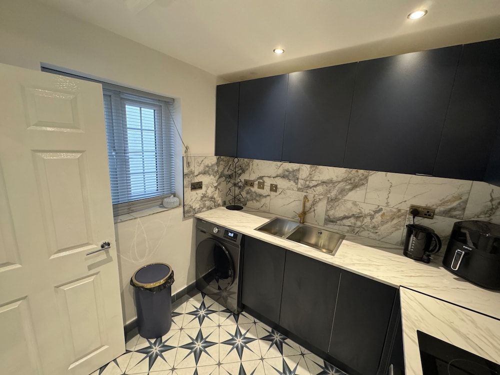 Gloucester - Apartment - Sleeps 2 - Parking - 97ws Apartment 9