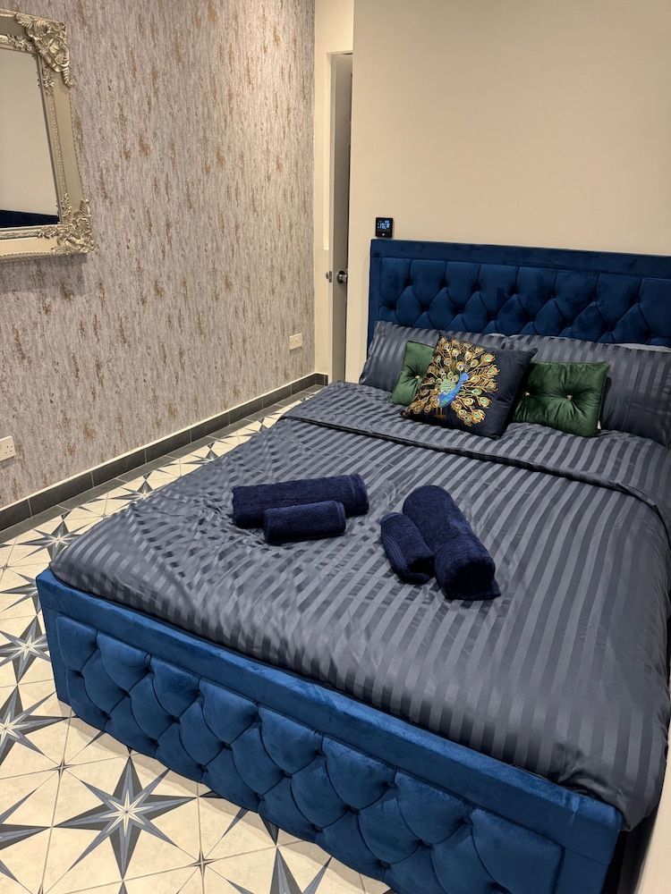 Gloucester - Apartment - Sleeps 2 - Parking - 97ws Apartment 4