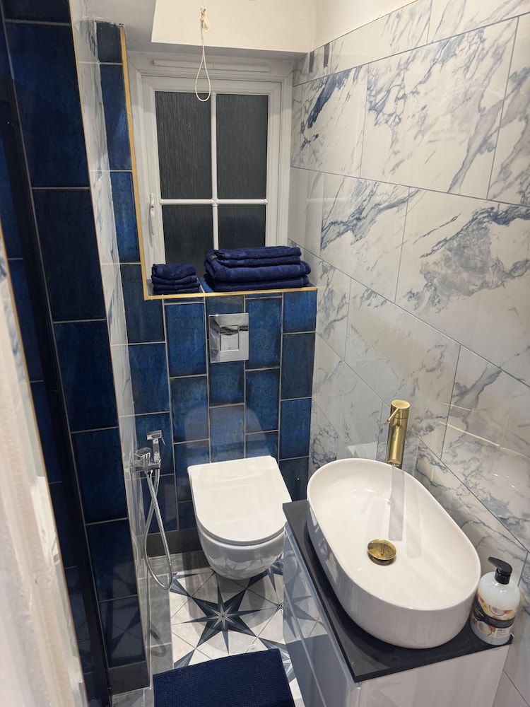 Gloucester - Apartment - Sleeps 2 - Parking - 97ws Apartment 12