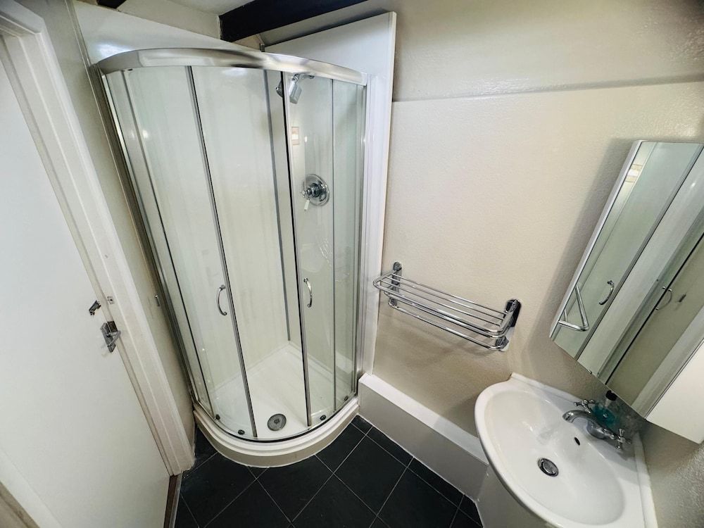 The Old Mill Inn Deluxe Single Room 2