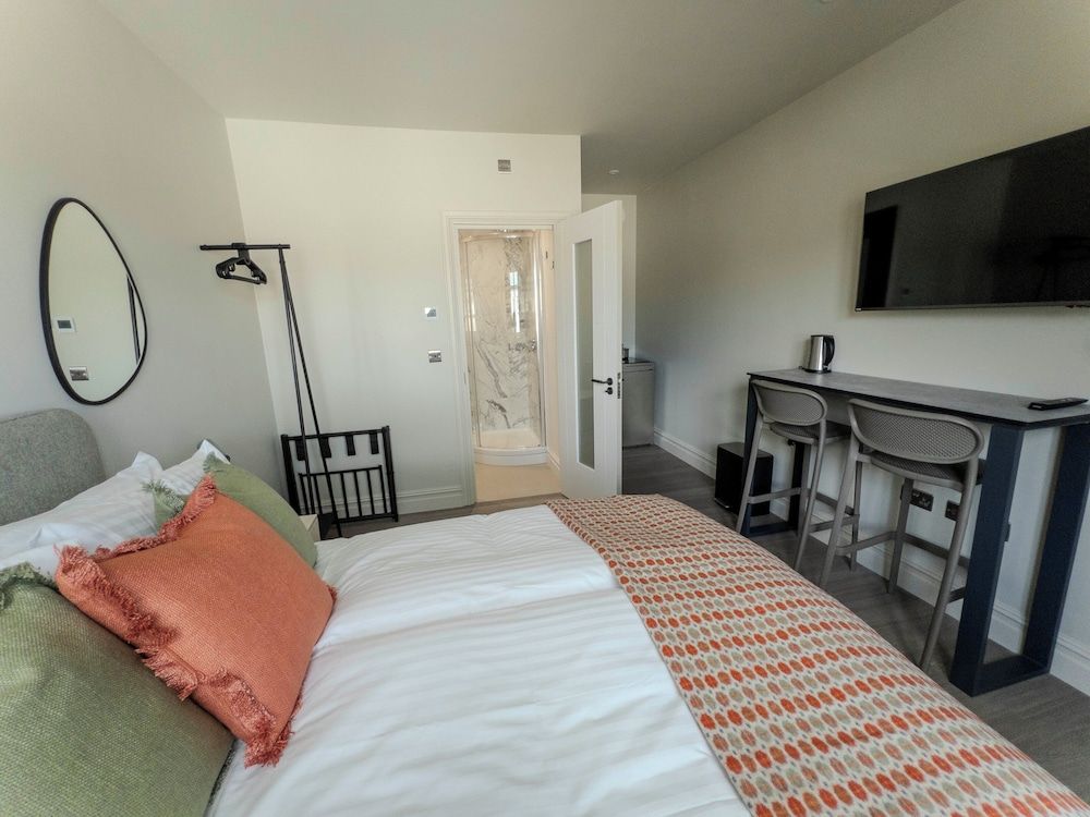 George Apartments Classic Double Room, Non Smoking 5