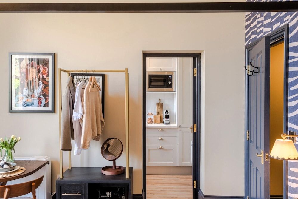 Your Apartment - Pembroke House Comfort Studio 4