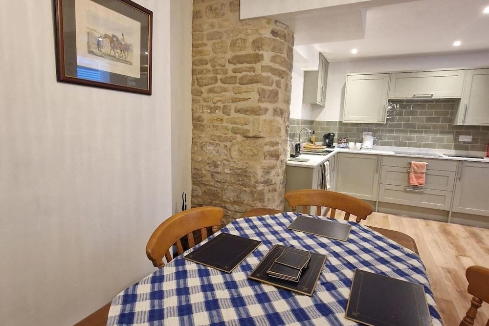 Stylish 2-bed House in Stamford Town Centre