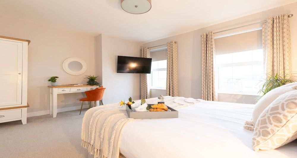 The Clarence Gardens Hotel, BW Signature Collection Classic Room, Multiple Beds, Non Smoking (Walk-in Shower)