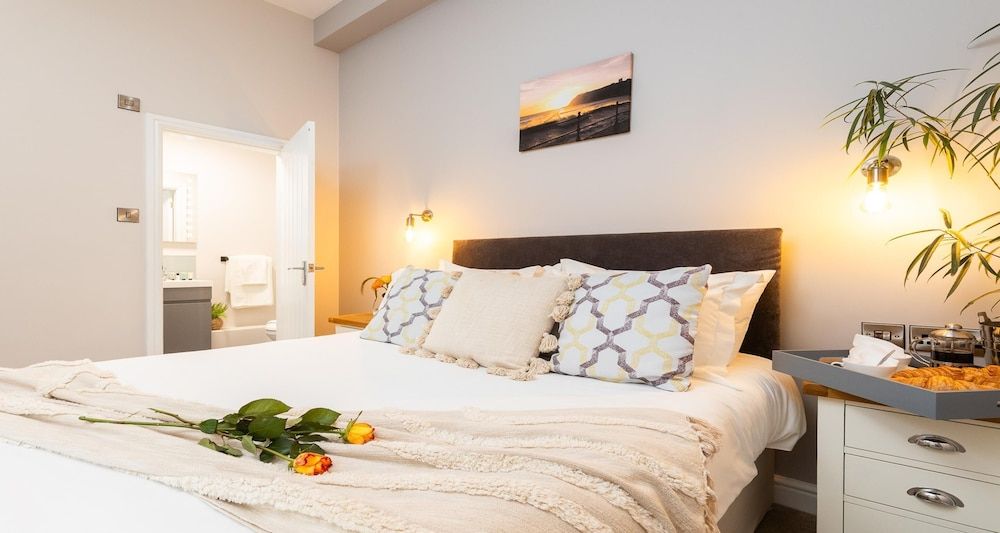 The Clarence Gardens Hotel, BW Signature Collection Standard Room, 1 Double Bed, Non Smoking (Cozy Room;Walk-in Shower) 6