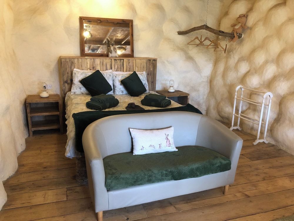 Rabbits 1 or 2 Bed Hobbit style Eco
