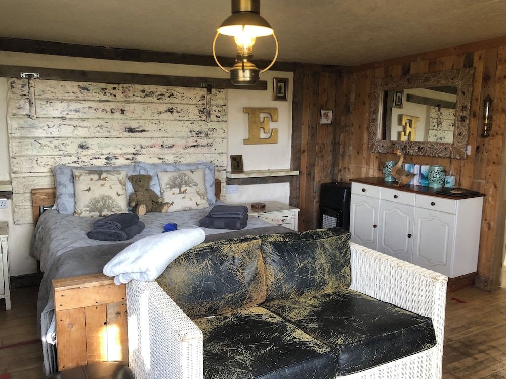 Foxes Den Unique Eco Cabin Dartmoor