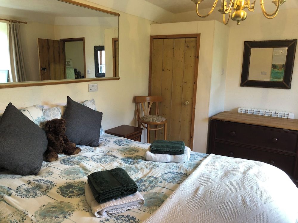 Stables 1 or 2 bed Eco Earth House