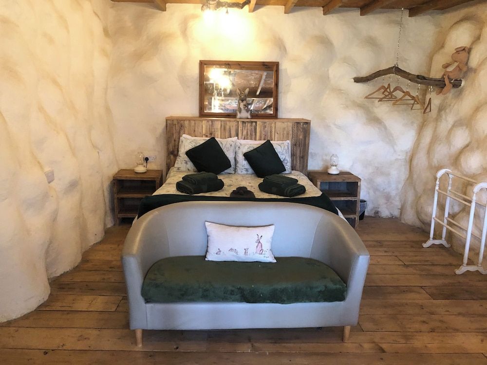 Rabbits 1 or 2 Bed Hobbit style Eco