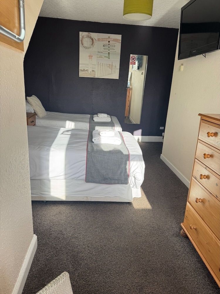 Hillside Hotel & Restaurant Standard Twin Room