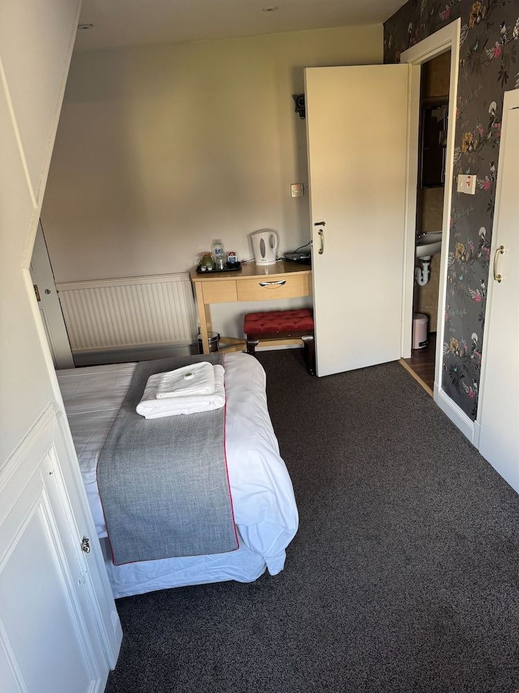 Hillside Hotel & Restaurant Standard Single Room 4