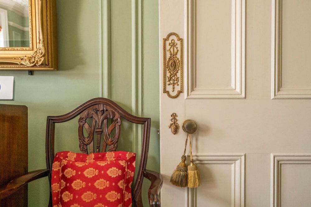 The Grand Old Boy - Marylebone - by Frankie Says Apartment 7