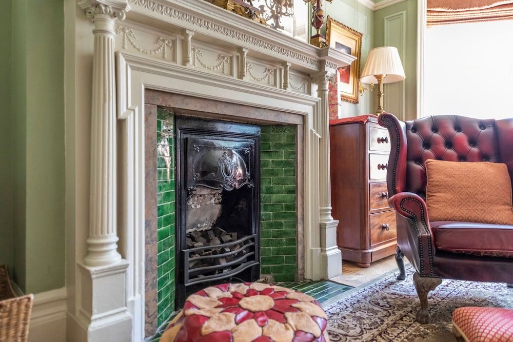 The Grand Old Boy - Marylebone - by Frankie Says Apartment 5