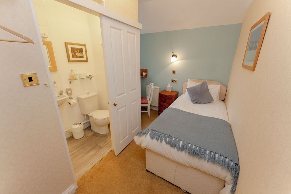 Sherbourne House Hotel Classic Single Room 2