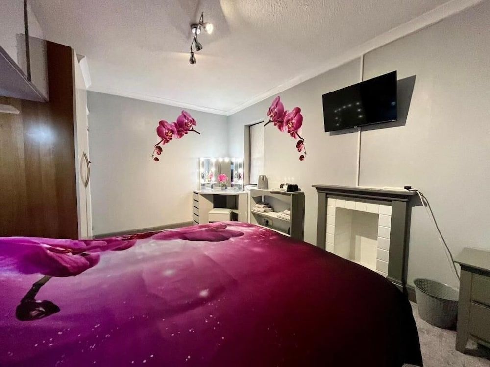 WILLOW RIDGE - a large country house with 3 rental rooms King (Orchid) Room, Countryside View, Non Smoking 5