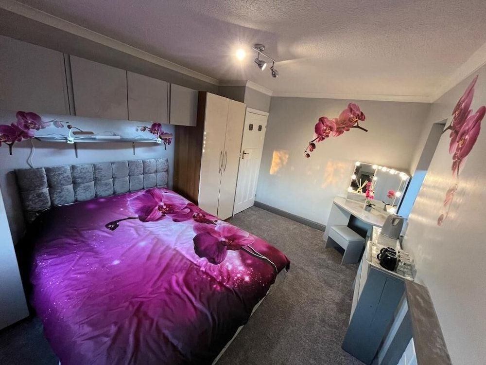 WILLOW RIDGE - a large country house with 3 rental rooms King (Orchid) Room, Countryside View, Non Smoking 4