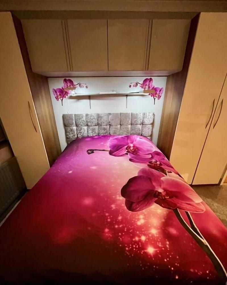 WILLOW RIDGE - a large country house with 3 rental rooms King (Orchid) Room, Countryside View, Non Smoking 4