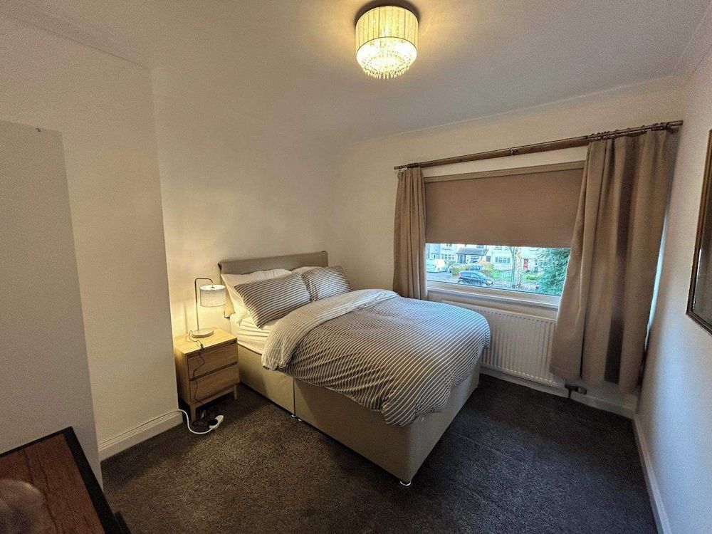 Cosy 3-bed Retreat - Garden, Parking & Bbq House 5