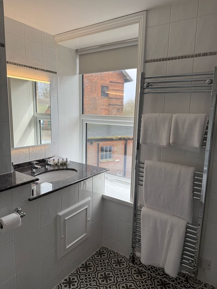 The Mill Sharnbrook Classic Twin Room 8