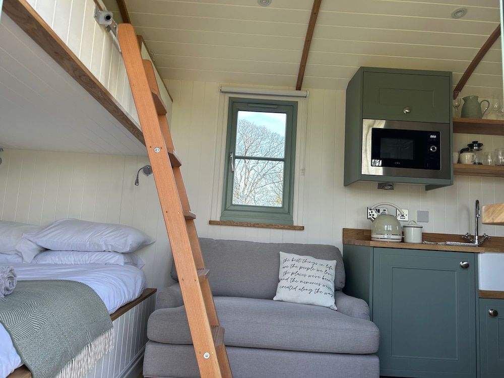 Luxury Shepherds Hut Near Glamorgan Coast Cabin 9