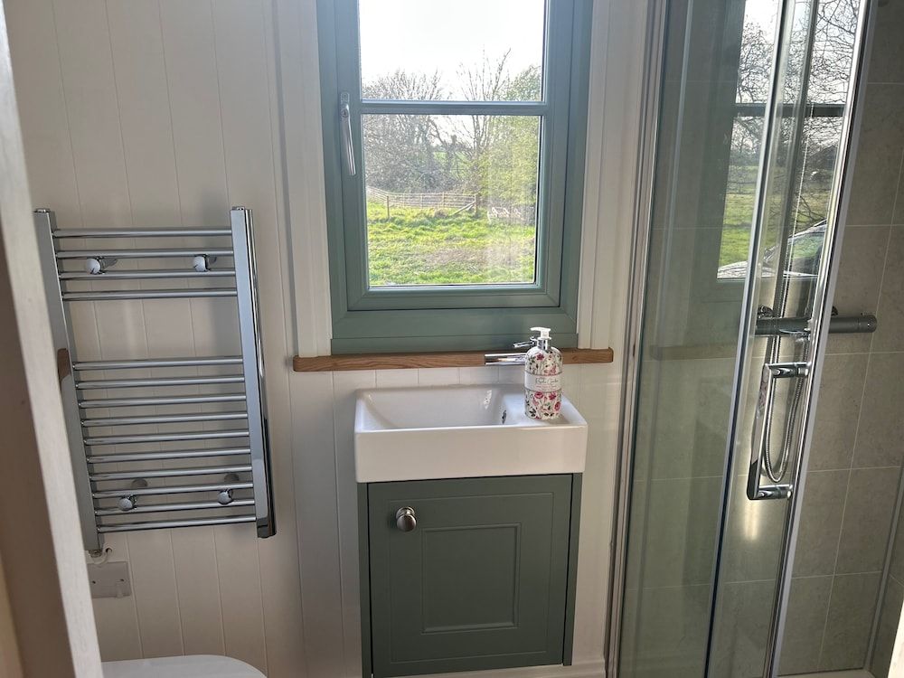 Luxury Shepherds Hut Near Glamorgan Coast Cabin 5