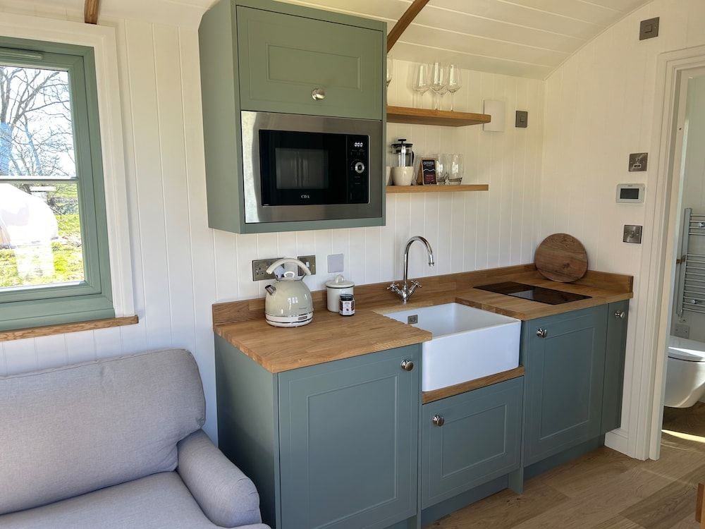 Luxury Shepherds Hut Near Glamorgan Coast Cabin 12