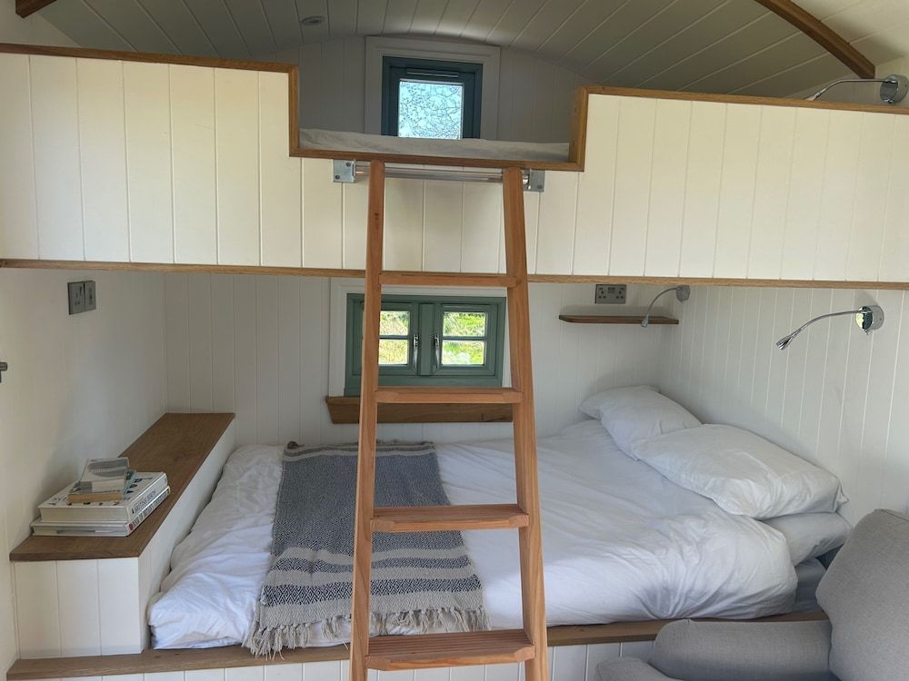 Luxury Shepherds Hut Near Glamorgan Coast Cabin 8