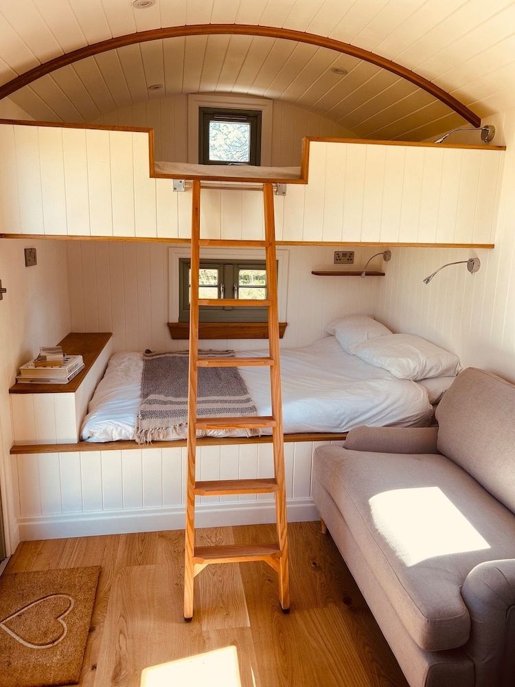 Luxury Shepherds Hut Near Glamorgan Coast Cabin