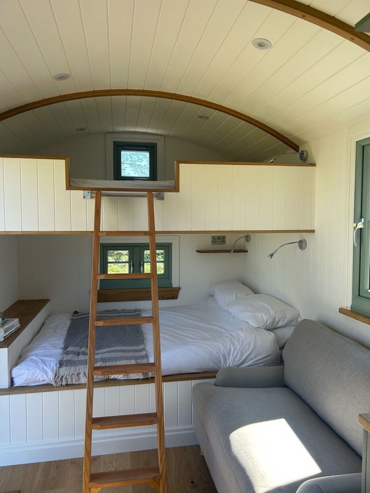 Luxury Shepherds Hut Near Glamorgan Coast Cabin 6