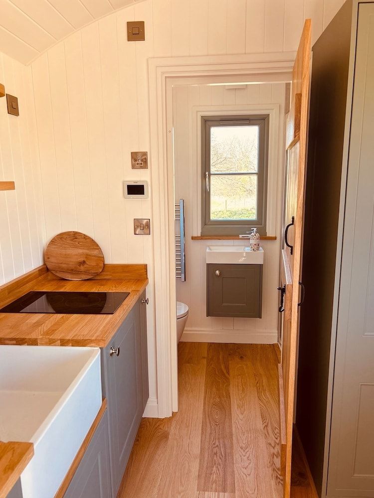 Luxury Shepherds Hut Near Glamorgan Coast Cabin 15