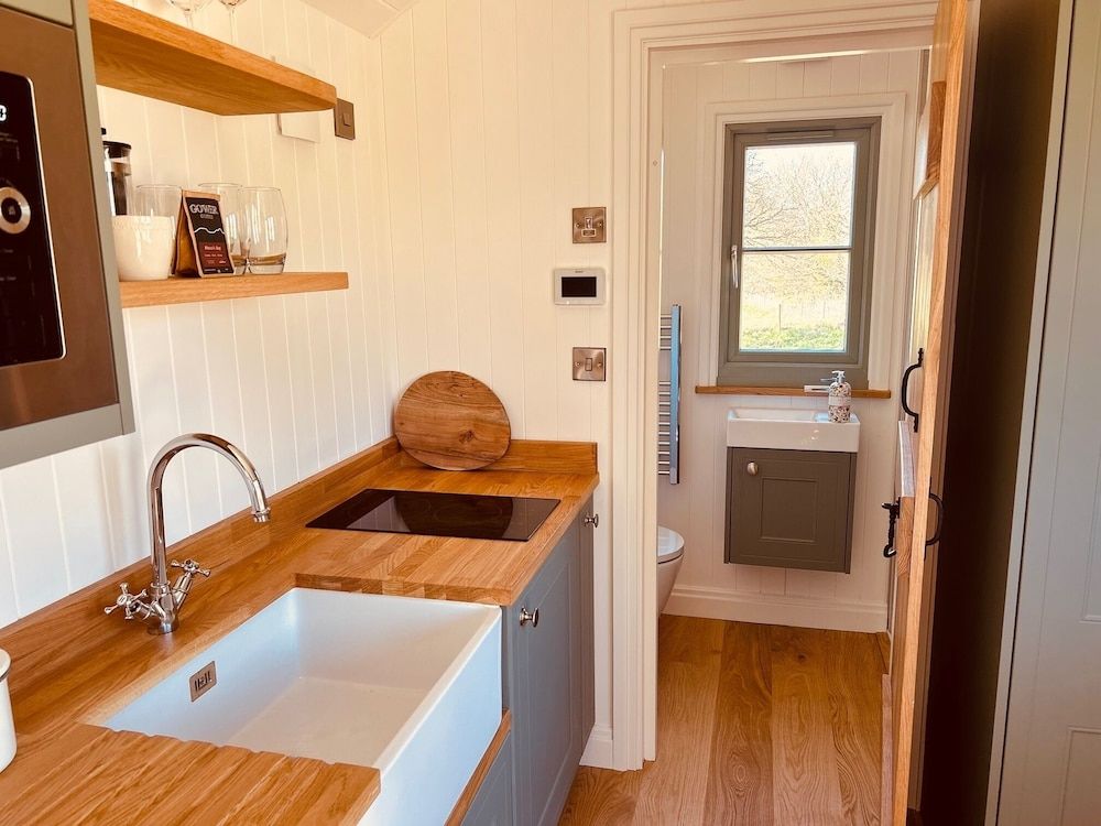 Luxury Shepherds Hut Near Glamorgan Coast Cabin 14