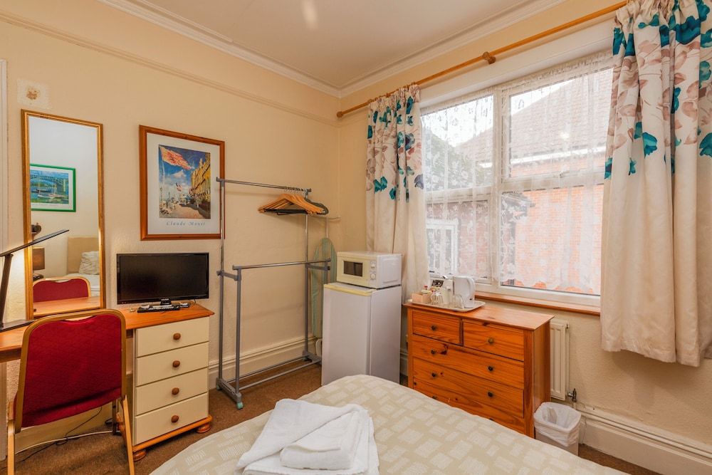 Standard Twin Room, Shared Bathroom