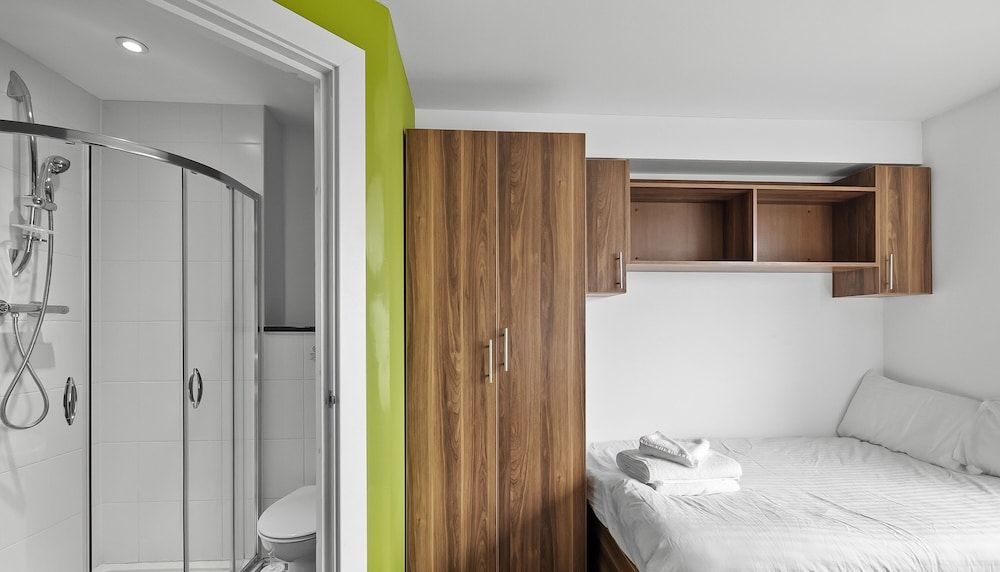 Apartment (Multiple Bedrooms)