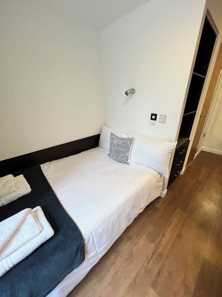 Apartment (Multiple Bedrooms)