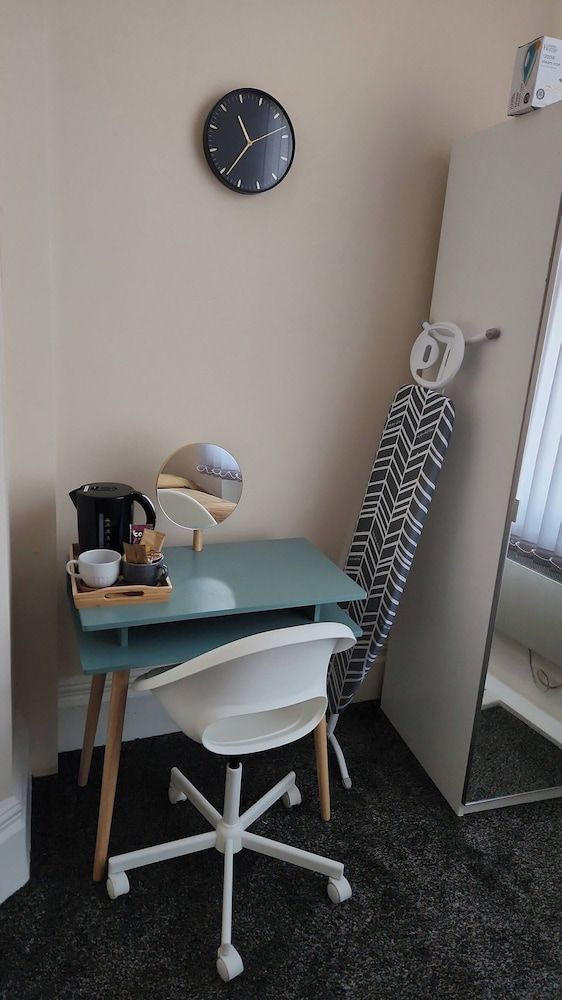 Glamsflat Troccadero Apartment, 1 Bedroom, Fireplace, City View 9