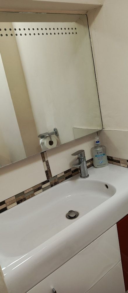 New Accommodation Family Room, Hill View 3