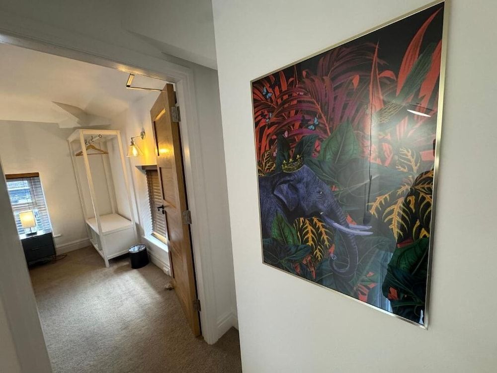 The Hideaway – 2-Bedroom Apartment with outdoor terrace & free parking City Apartment, City View 14