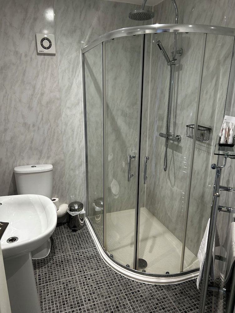 Amber House Family Room 3