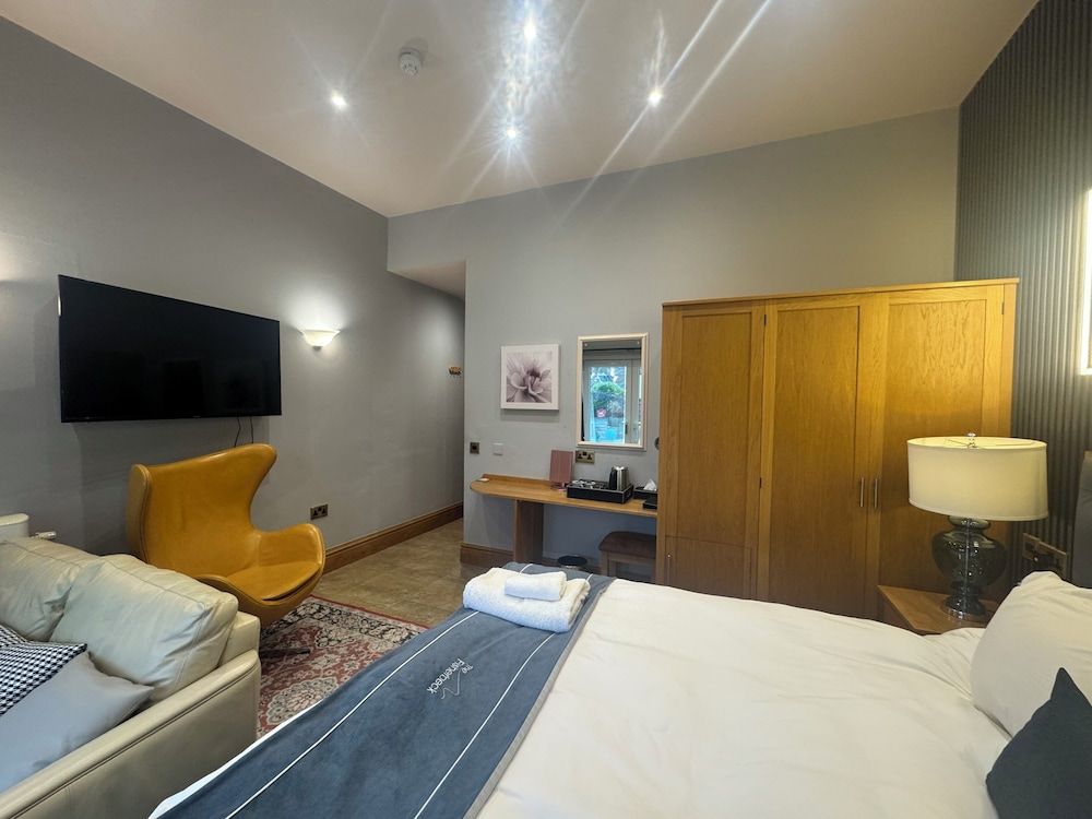 Ambleside Rooms & Suites Deluxe Studio Suite, Patio, Courtyard View