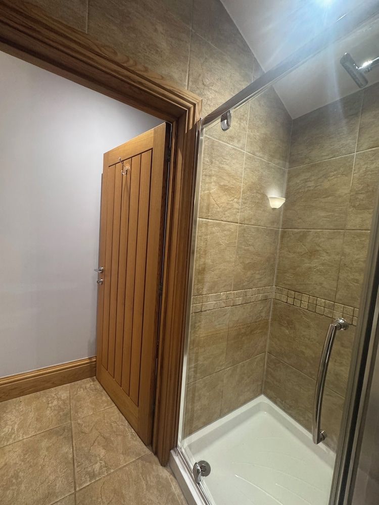 Ambleside Rooms & Suites Deluxe Studio Suite, Patio, Courtyard View 15