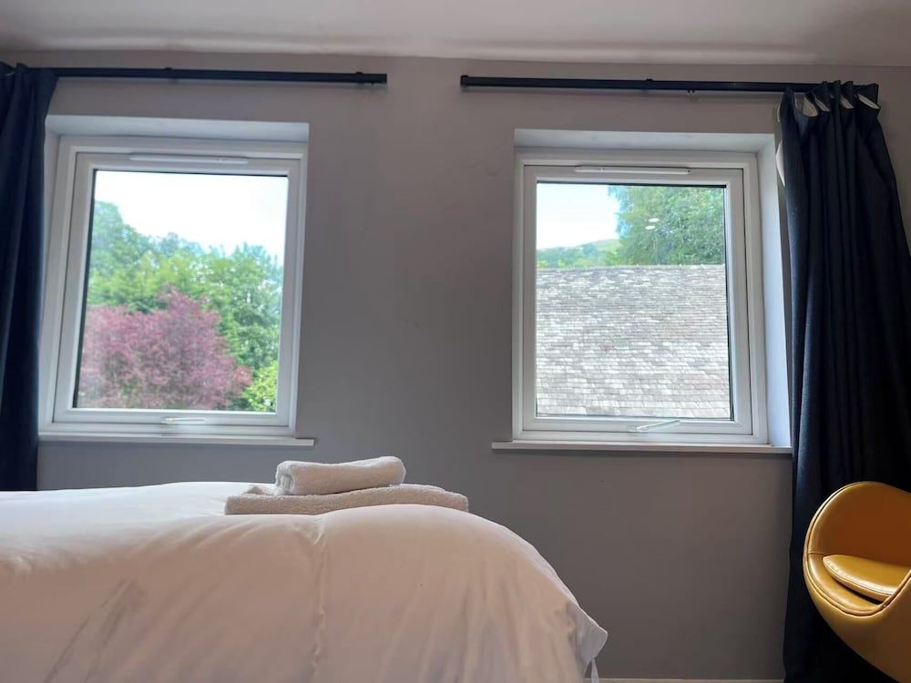 Ambleside Rooms & Suites Deluxe Twin with Walk-in Shower 9