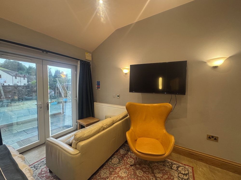 Ambleside Rooms & Suites Deluxe Studio Suite, Patio, Courtyard View 18