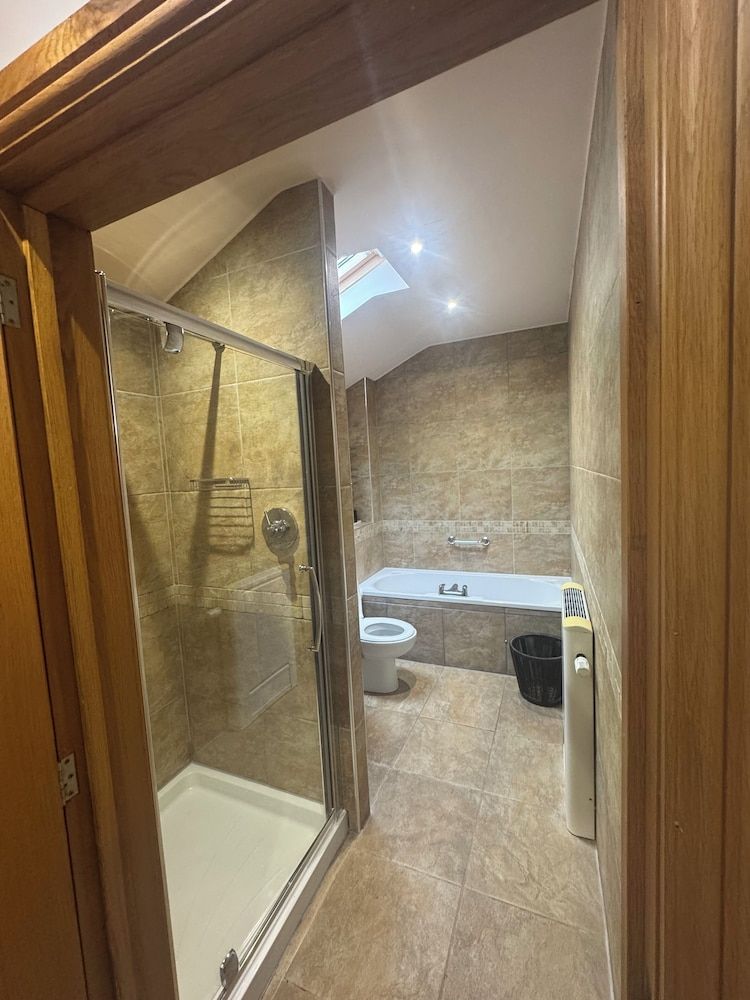 Ambleside Rooms & Suites Deluxe Studio Suite, Patio, Courtyard View 12