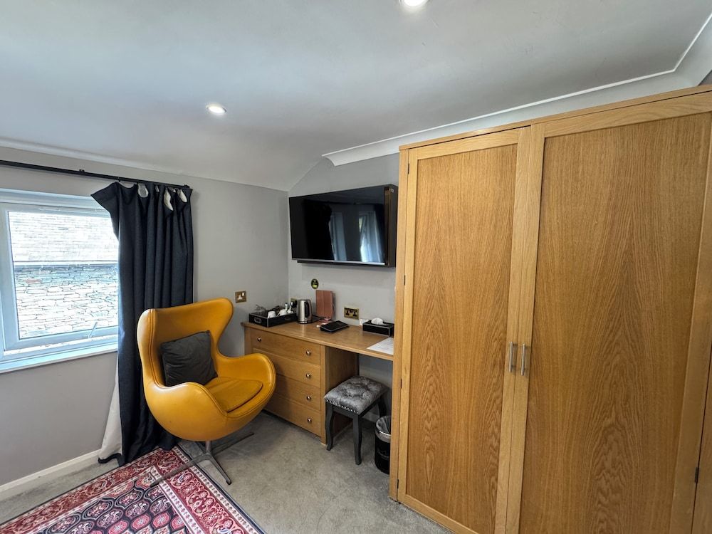 Ambleside Rooms & Suites Deluxe Twin with Walk-in Shower 10