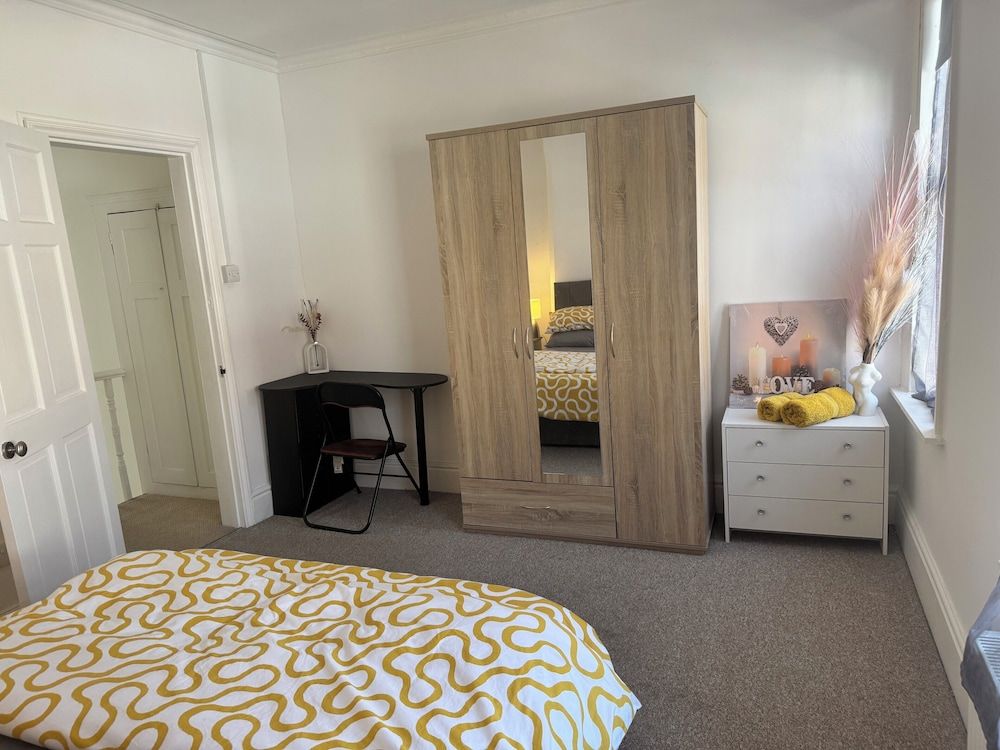 House, 2 Bedrooms, Smoking, City View