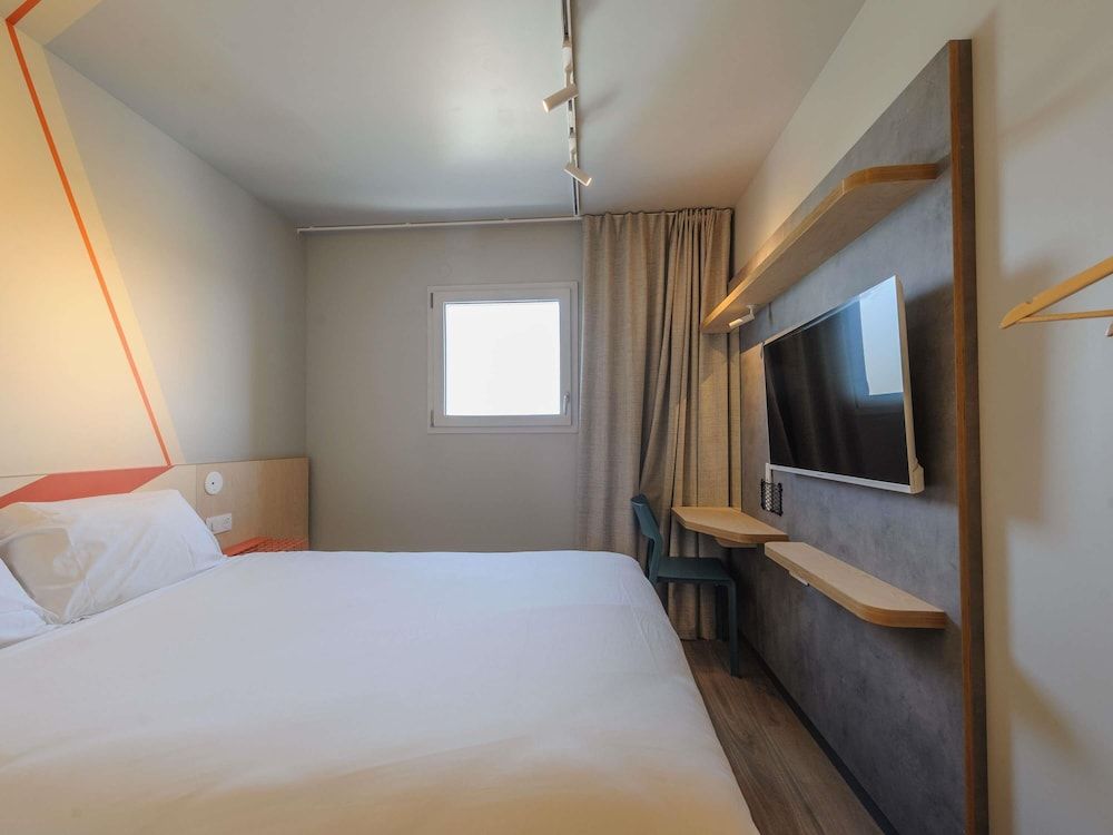 Ibis Budget La Rochelle Puilboreau Standard Room, 1 Double Bed 4