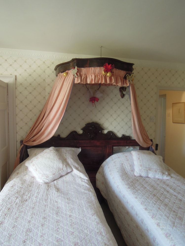 Double or Twin Room (The Pink Room)