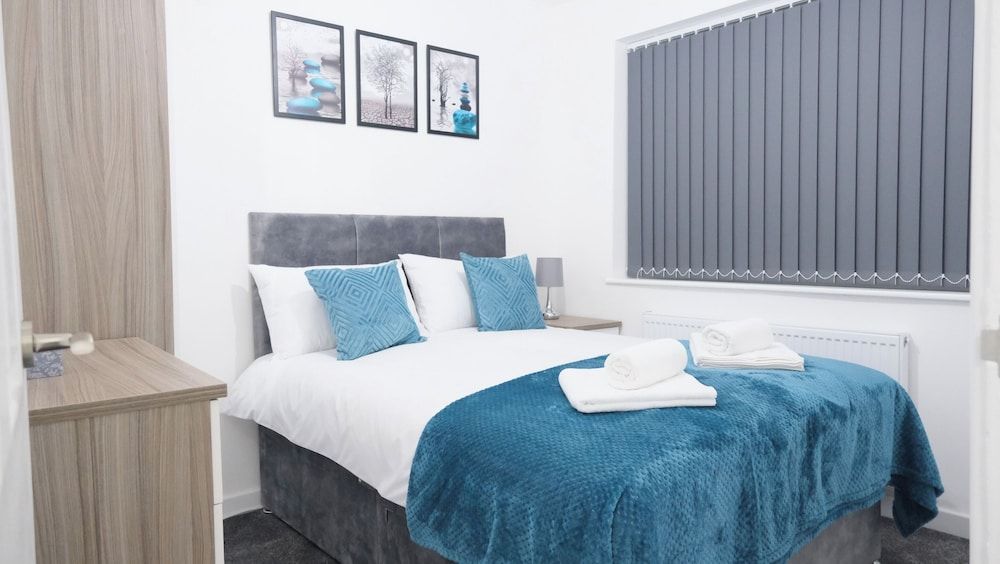 Modern House - 3 Bedrooms - 1 Bath - Mancity House 4